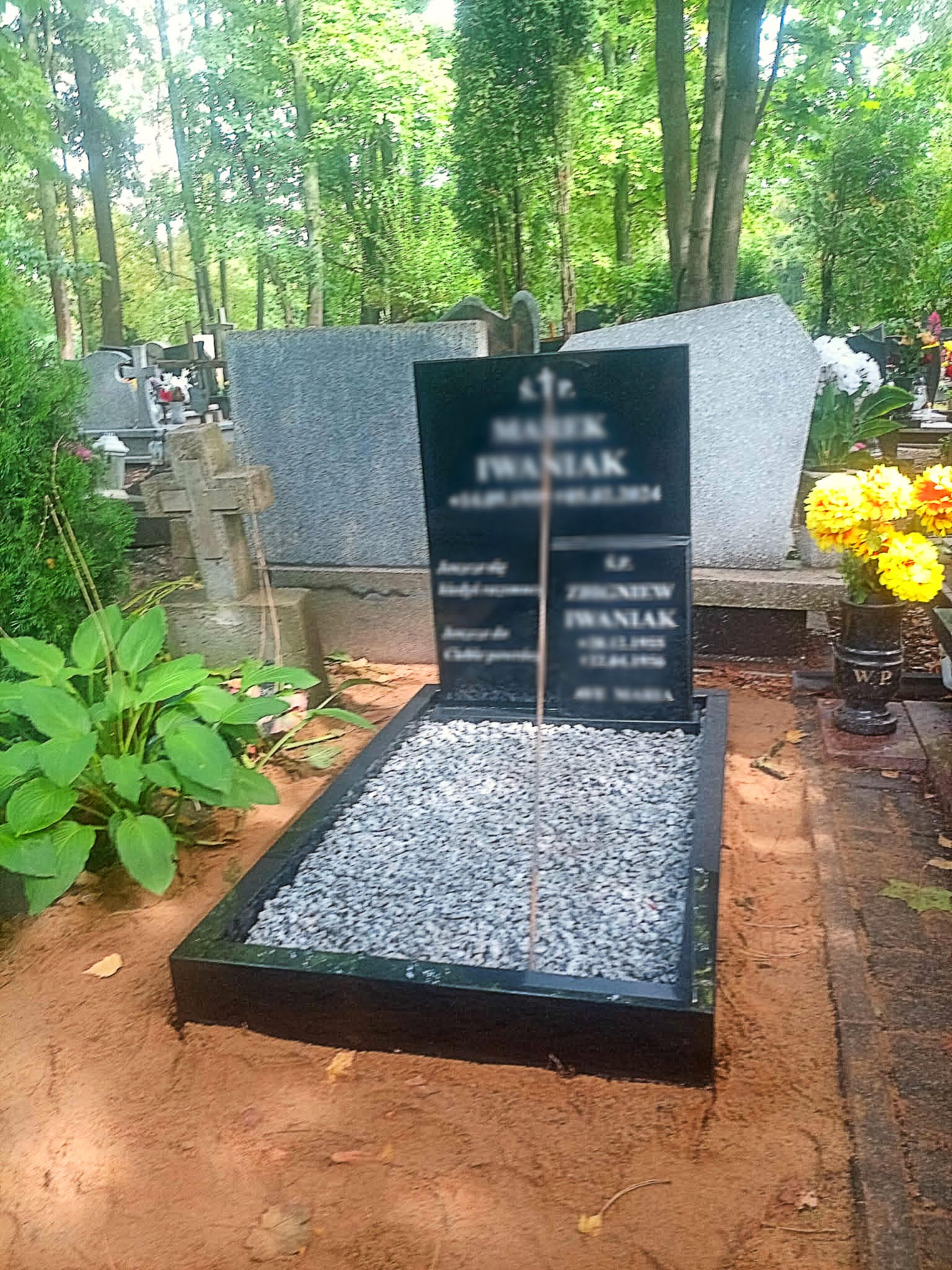 Czarny nagrobek podwójny